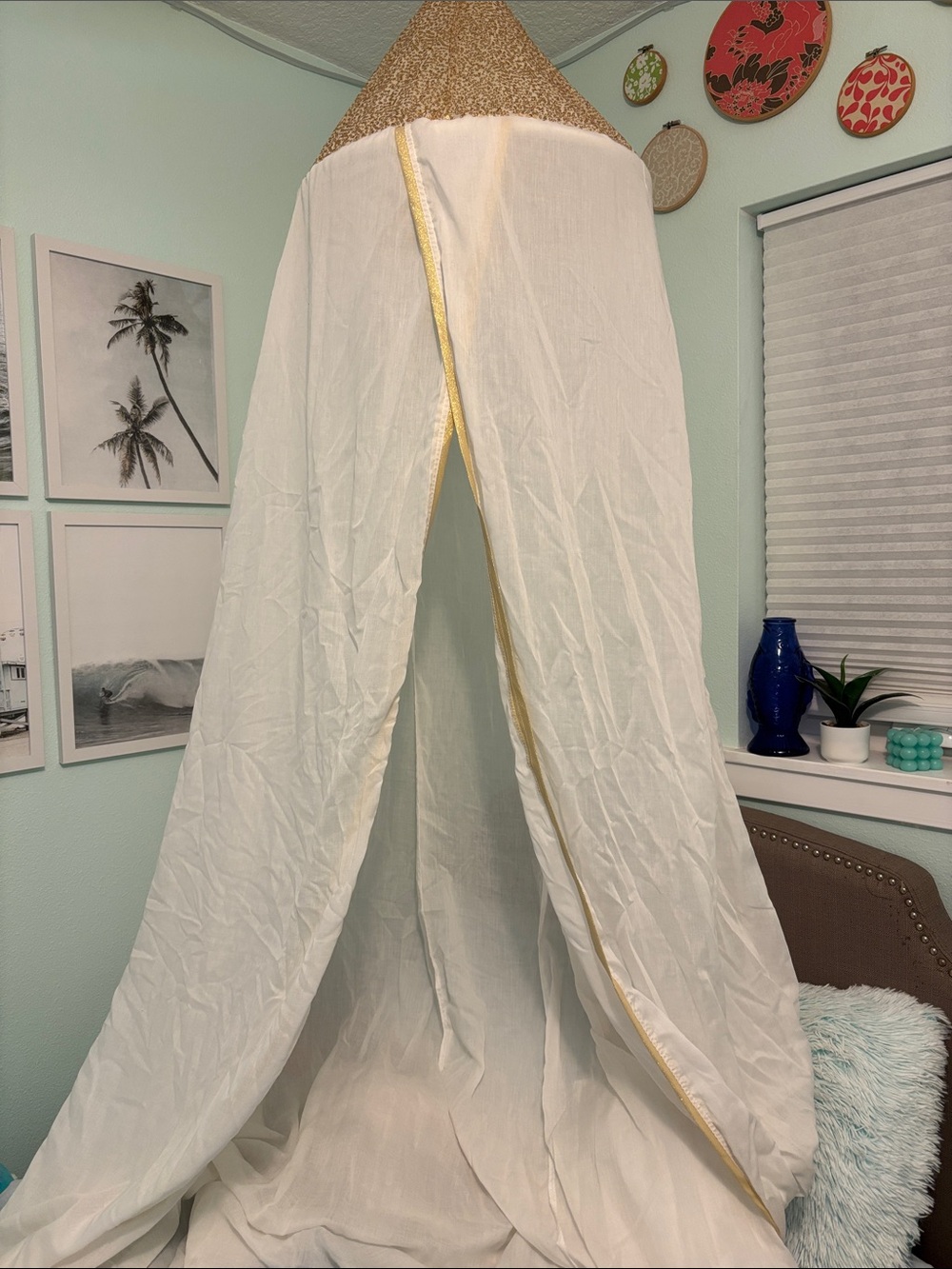 White and Gold Canopy Tent Bed Drapery - Brand Unspecified